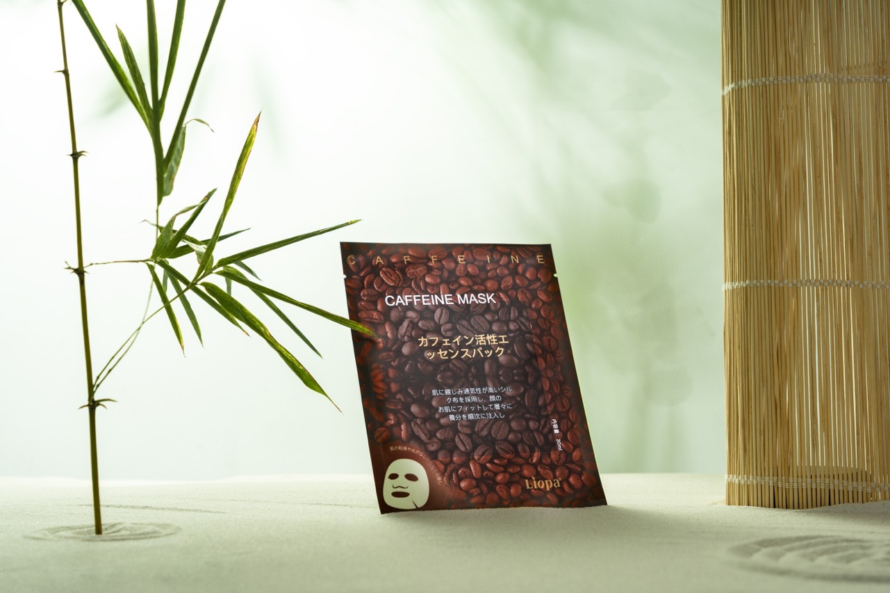 Áp dụng trang điểm cho một cái nhìn tươi mát và đơn giản